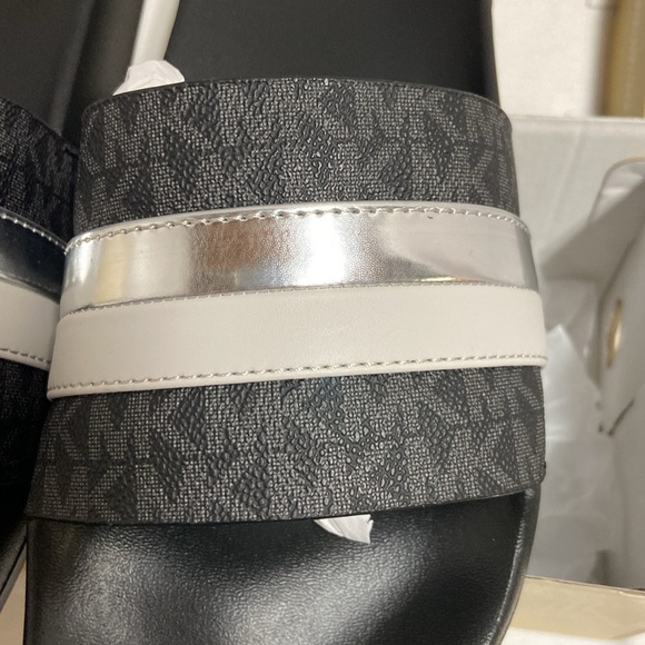 Michael Kors Brandy Signature Logo Slides Black Size 9 NIB - Picture 3 of 6